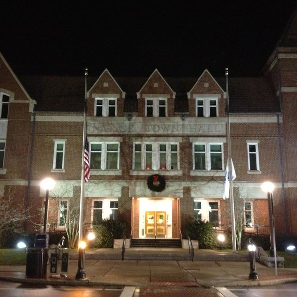 12/21/2012 tarihinde Eric A.ziyaretçi tarafından Natick Town Hall'de çekilen fotoğraf