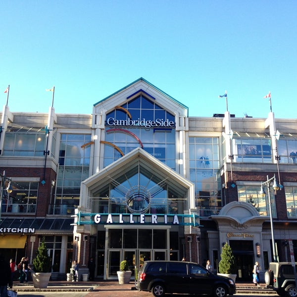 รูปภาพถ่ายที่ CambridgeSide Galleria โดย Eric A. เมื่อ 5/3/2013