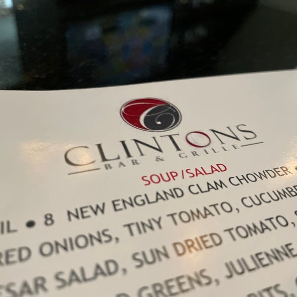 Photo prise au Clintons Bar and Grille par Eric A. le3/21/2022
