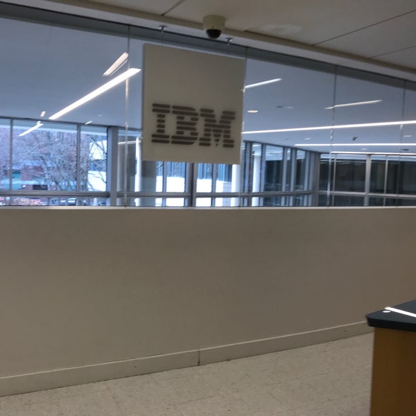 Foto diambil di IBM Interactive Experience Design Lab oleh Eric A. pada 1/6/2020
