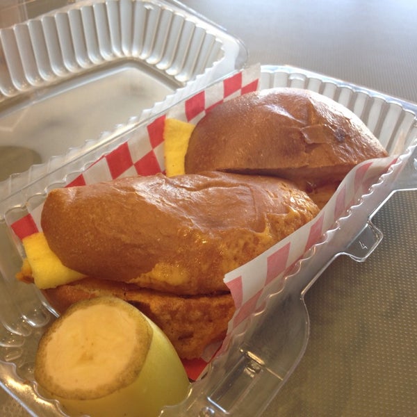 The Bel Air…egg is piping hot, bacon is minimal, but somehow still scrumptious! Comes with a cute banana chunk.