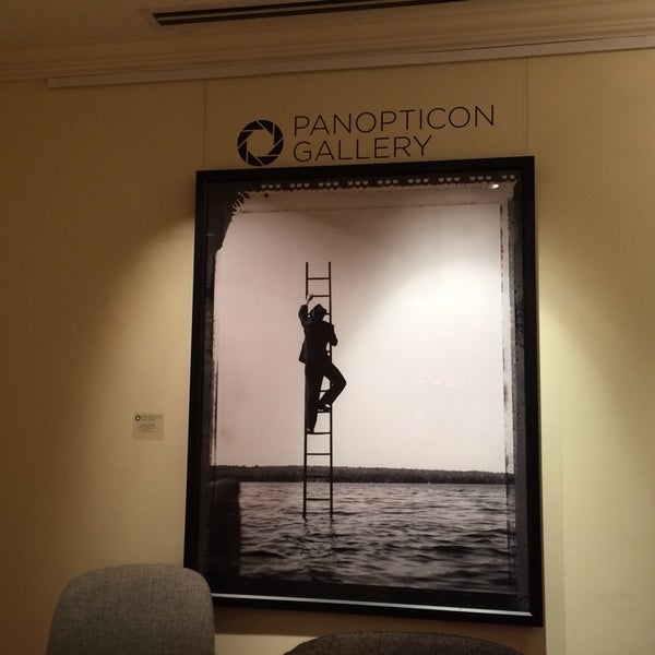 Foto tirada no(a) Panopticon Gallery por Eric A. em 5/31/2014