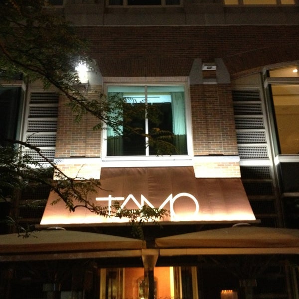 รูปภาพถ่ายที่ Tamo Bistro &amp; Bar โดย Eric A. เมื่อ 7/2/2013