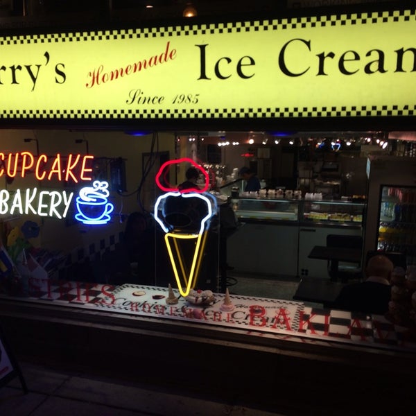 Photo taken at Larry&#39;s Homemade Ice Cream by Eric A. on 9/24/2014