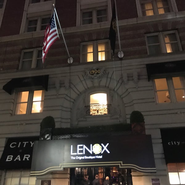 รูปภาพถ่ายที่ The Lenox Hotel โดย Eric A. เมื่อ 10/25/2017