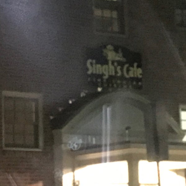 รูปภาพถ่ายที่ Singh&#39;s Cafe โดย Eric A. เมื่อ 12/31/2020