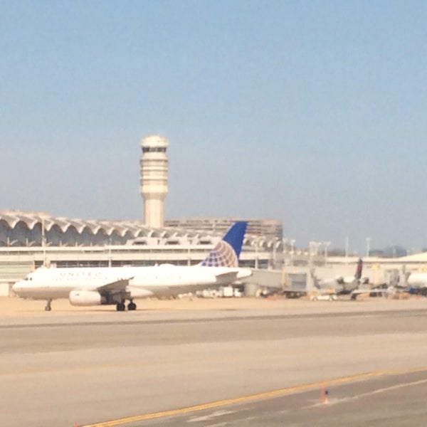 4/13/2015 tarihinde Eric A.ziyaretçi tarafından Ronald Reagan Washington National Airport (DCA)'de çekilen fotoğraf