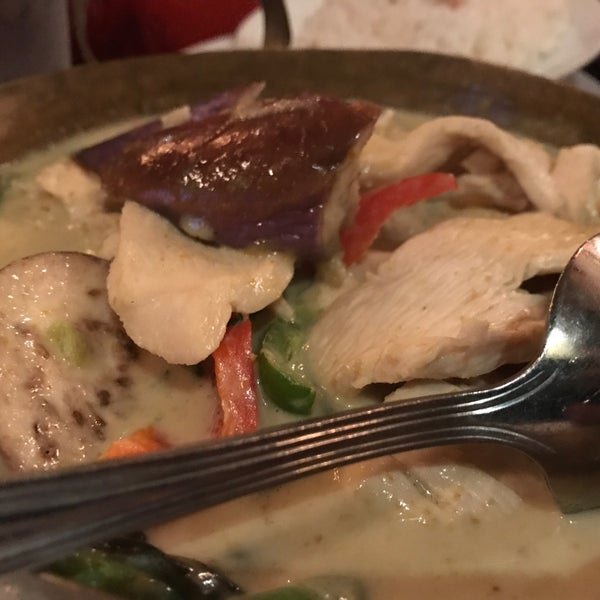 The green curry here is excellent — delicious eggplant and string beans