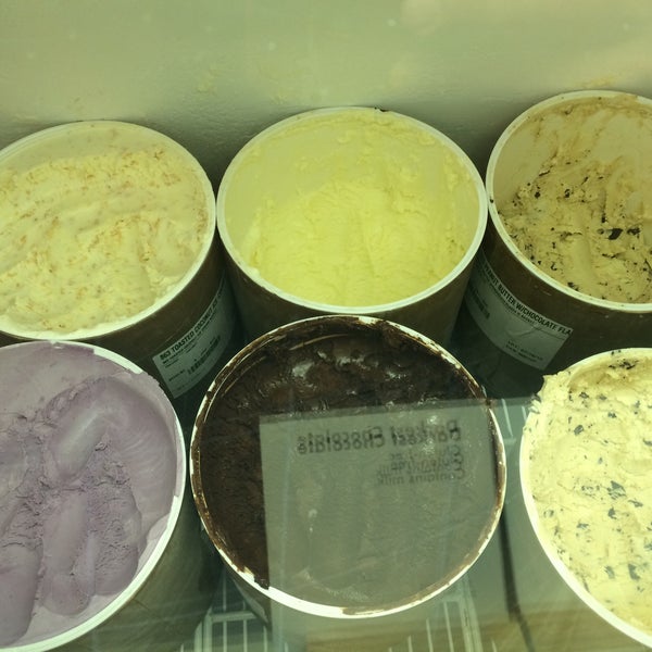 Das Foto wurde bei Jeni&#39;s Splendid Ice Creams von Eric A. am 8/19/2015 aufgenommen