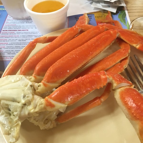 Снимок сделан в Giant Crab Seafood Restaurant пользователем Theresa W. 5/17/2018