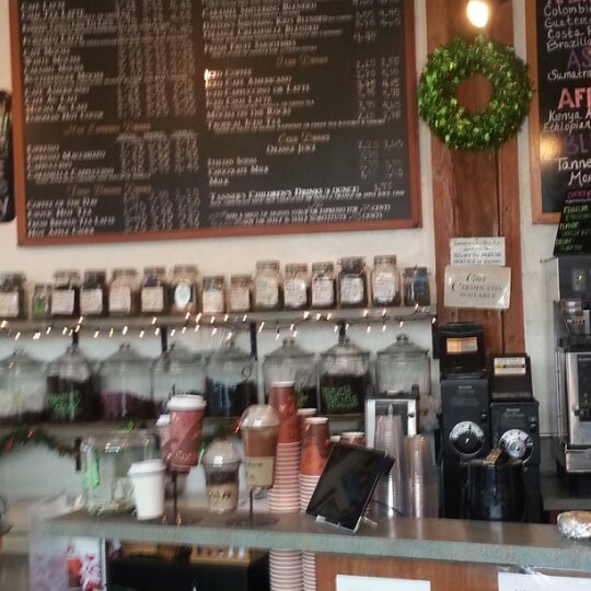 รูปภาพถ่ายที่ Tanner&#39;s Coffee Co โดย tony m. เมื่อ 12/23/2012
