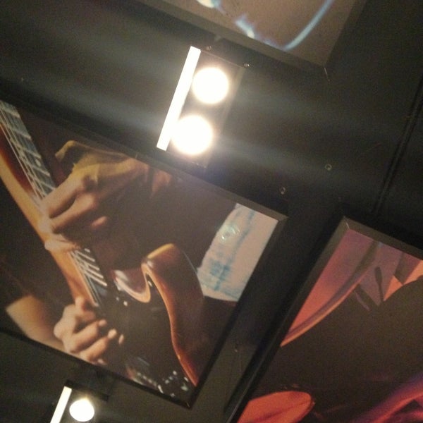 4/19/2013にMariaJeがHappy Rock Bar &amp; Grillで撮った写真