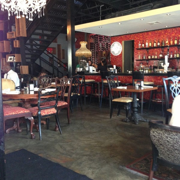 4/15/2013에 Melanie G.님이 Di Zucchero Restaurant and Lounge에서 찍은 사진