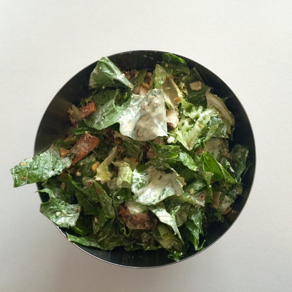 Foto diambil di Crisp Salad Company oleh Mike M. pada 3/30/2015
