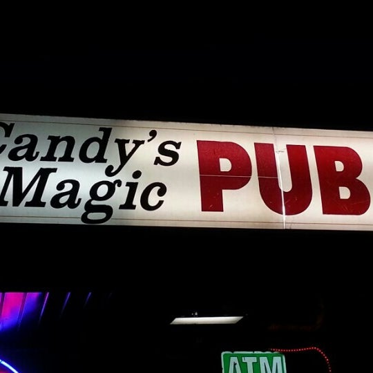 Снимок сделан в Candy&#39;s Magic Pub пользователем Dominique C. 1/28/2013