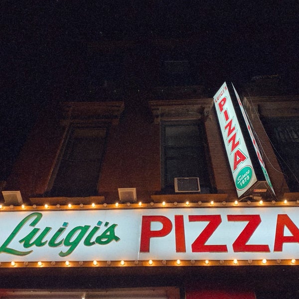 Снимок сделан в Luigi&#39;s Pizza пользователем JoyLuv 11/21/2020
