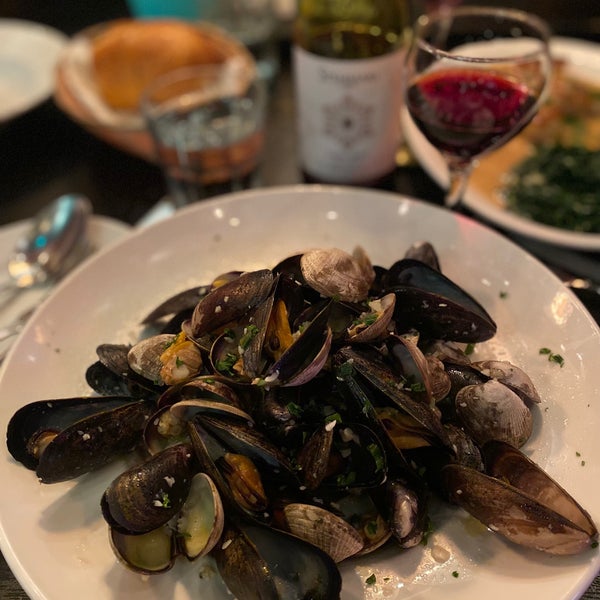 Das Foto wurde bei Sotto Mare Oysteria &amp; Seafood Restaurant von Reyner T. am 12/17/2022 aufgenommen