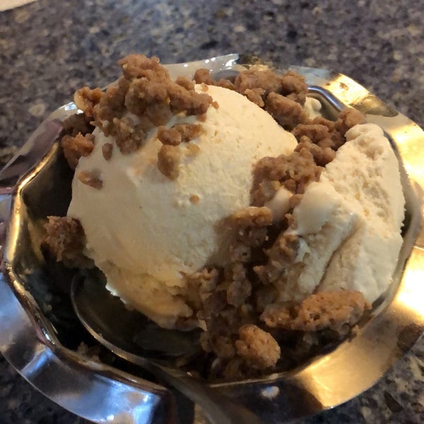 6/18/2019 tarihinde Liz T.ziyaretçi tarafından Four Seas Ice Cream'de çekilen fotoğraf