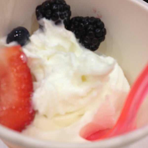 Снимок сделан в Yoppi Frozen Yogurt пользователем Jacki P. 1/19/2013