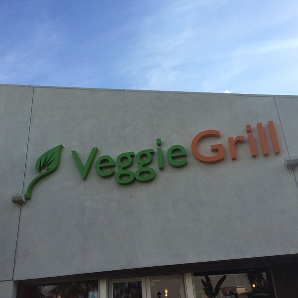 Photo prise au Veggie Grill par Jacki P. le12/17/2014
