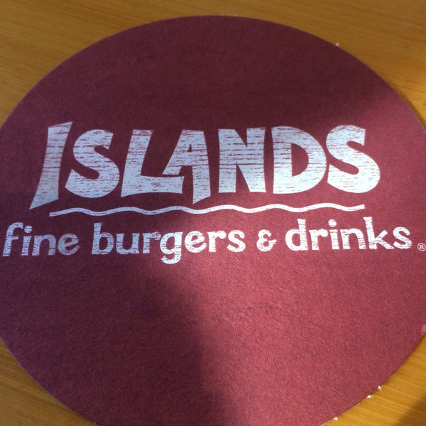 Photo taken at Islands Restaurant by Jacki P. on 12/28/2014