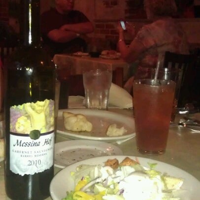 Foto diambil di Antonio’s Italian Grill &amp; Seafood oleh Rosie L. pada 11/21/2012