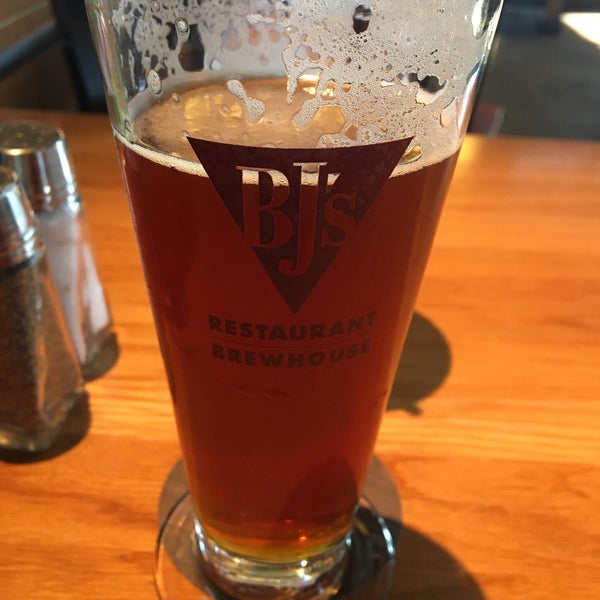 Photo taken at BJ&#39;s Restaurant &amp; Brewhouse by Jay S. on 4/12/2019