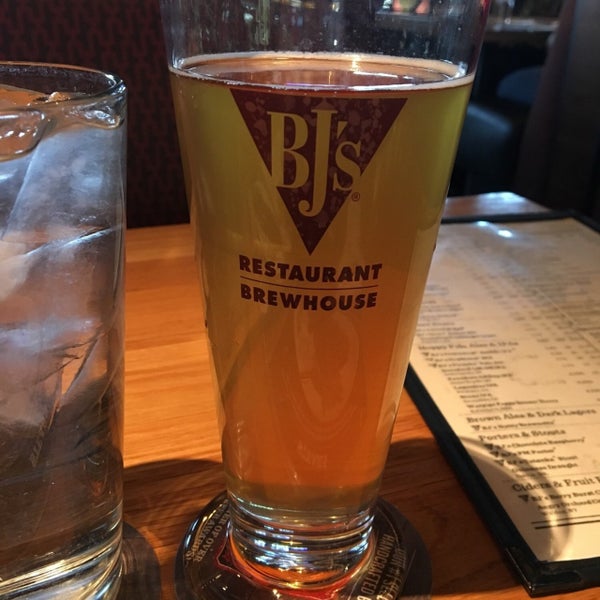 Photo taken at BJ&#39;s Restaurant &amp; Brewhouse by Jay S. on 2/1/2019