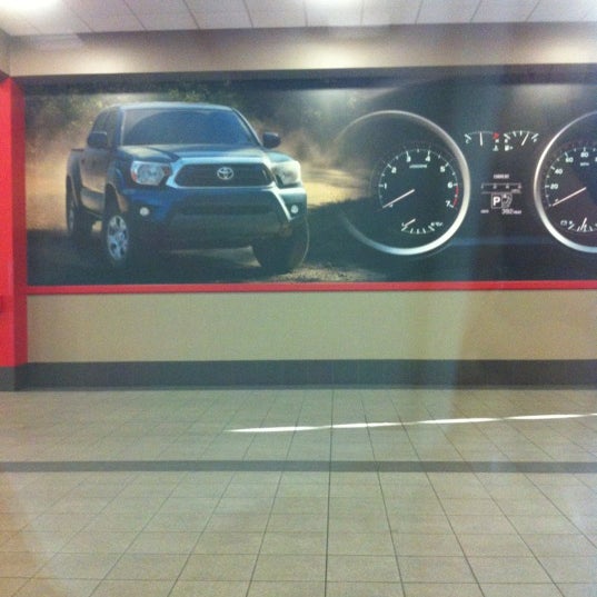 Das Foto wurde bei Round Rock Toyota von Kel M. am 9/24/2012 aufgenommen