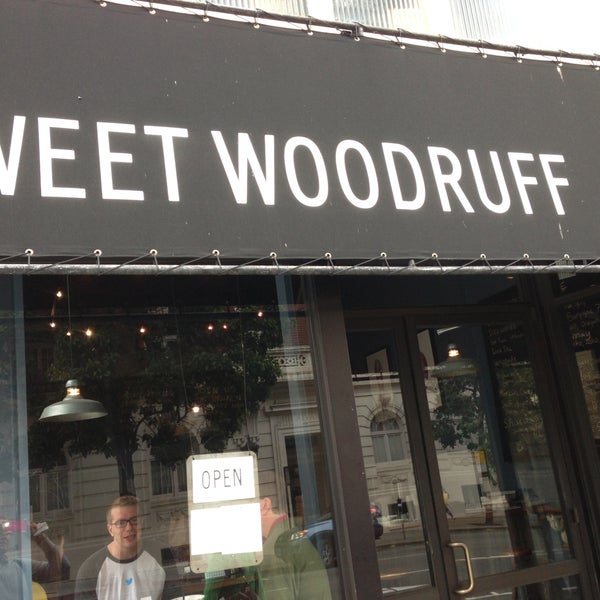 รูปภาพถ่ายที่ Sweet Woodruff โดย Ulises C. เมื่อ 6/15/2013