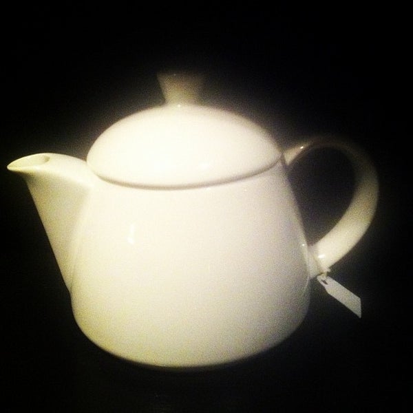 Foto tirada no(a) Porcelain Tea Bar por Luke T. em 12/7/2012
