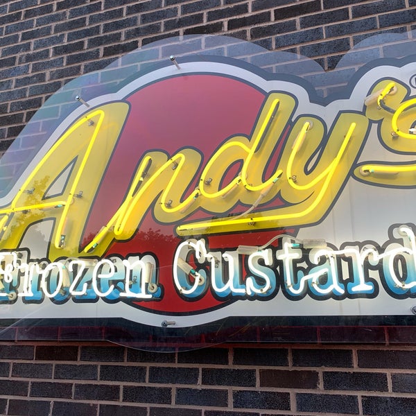 Foto diambil di Andy&#39;s Frozen Custard Grapevine oleh FHop🎒🌐✈️ pada 8/17/2019