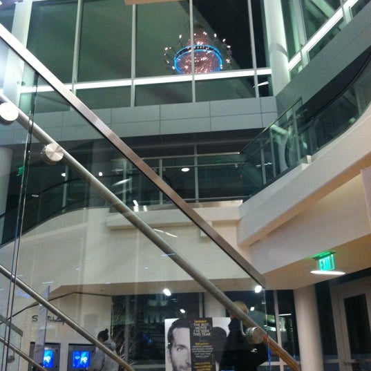 12/16/2012 tarihinde Dai L.ziyaretçi tarafından Angelika Film Center at Mosaic'de çekilen fotoğraf
