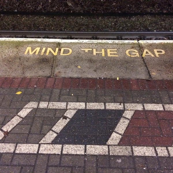 Emerson Park Railway Station (EMP) Rail Station in Emerson Park