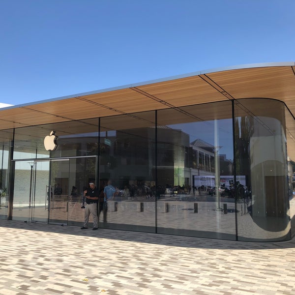 Broadway Plaza - Apple Store - Apple