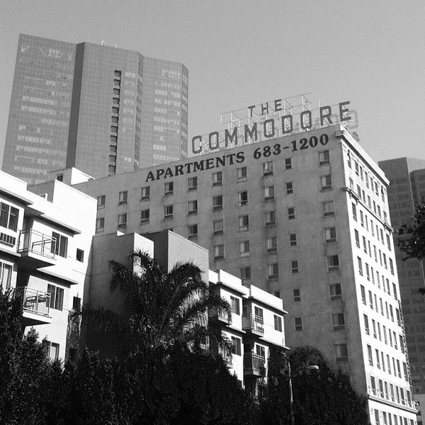 Foto tomada en The Mayfair Hotel Los Angeles  por Dan B. el 10/25/2013