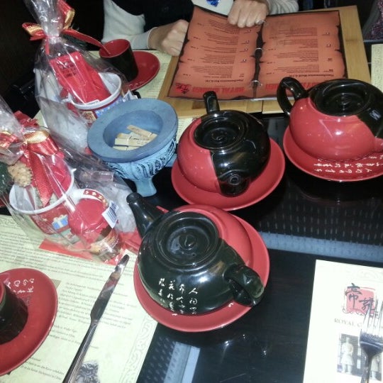 Foto tirada no(a) China Restaurant Royal Garden por Claudia R. em 12/2/2012