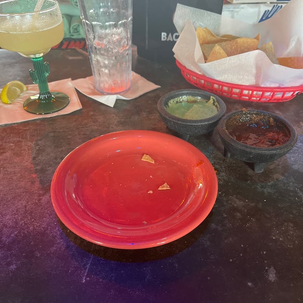 Photo taken at El Tiempo Cantina - Westheimer by Mark B. on 8/12/2021
