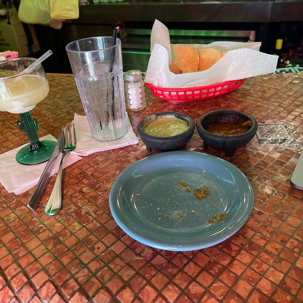 Photo taken at El Tiempo Cantina - Westheimer by Mark B. on 7/30/2021