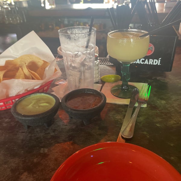 Photo taken at El Tiempo Cantina - Westheimer by Mark B. on 12/27/2021