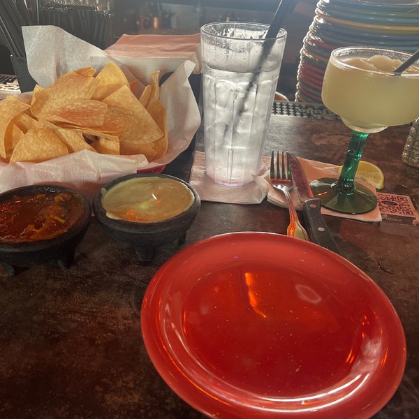 Photo taken at El Tiempo Cantina - Westheimer by Mark B. on 12/31/2021