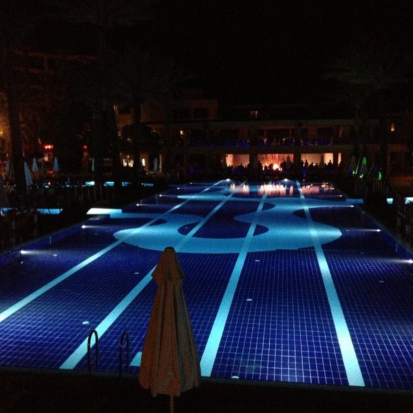 Foto tirada no(a) Limak Atlantis De Luxe Hotel and Resort por PavleG K. em 4/30/2013