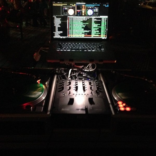 8/11/2014にChris C.がThe Rack Sushi Bar &amp; Billiards Loungeで撮った写真
