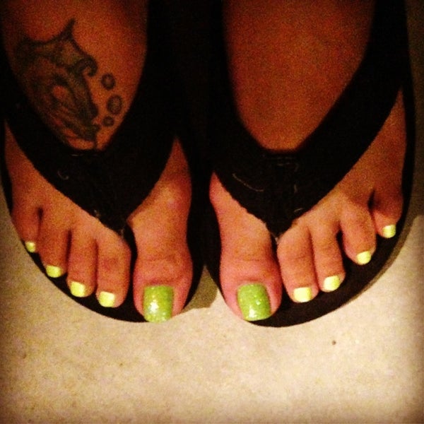 Golden Nails Nail Salon in Naples