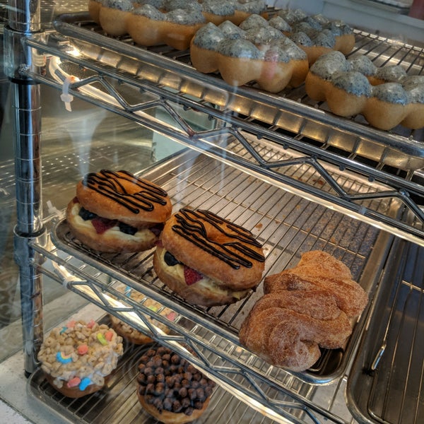 Foto tirada no(a) Gonutz with Donuts por Joy J. em 2/17/2019