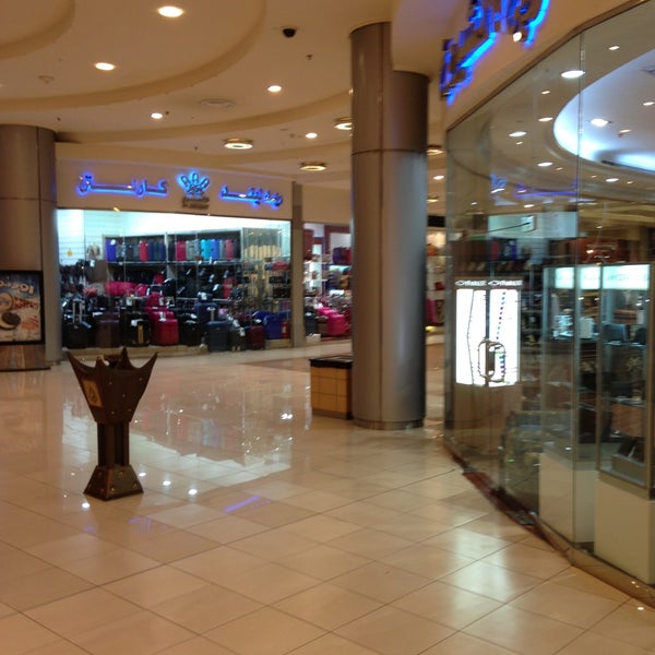 Foto tirada no(a) Red Sea Mall por Lotfi em 4/13/2013