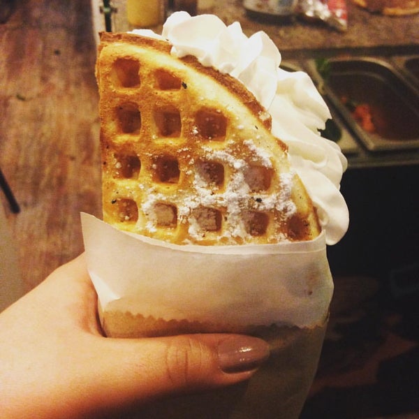 8/30/2015 tarihinde Rocío N.ziyaretçi tarafından Buffalo Waffles'de çekilen fotoğraf