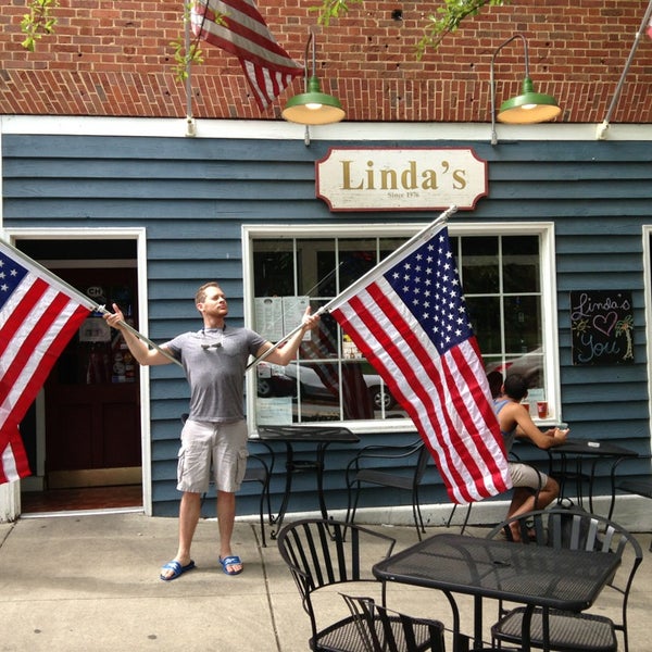 Linda's Bar and Grill Bar in Downtown Chapel Hill