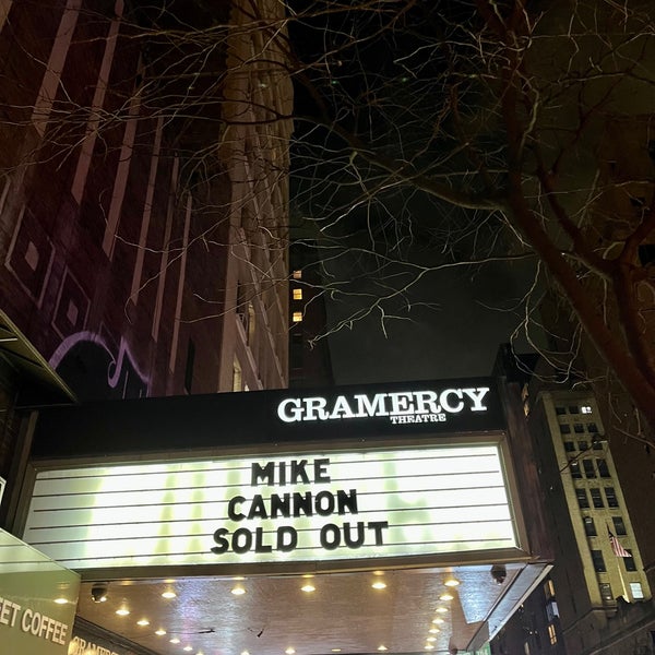 รูปภาพถ่ายที่ Gramercy Theatre โดย Amanda I. เมื่อ 2/26/2023