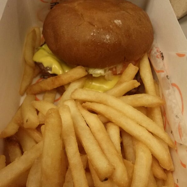 4/14/2014 tarihinde Keith A.ziyaretçi tarafından My Burger'de çekilen fotoğraf